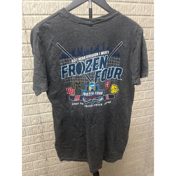 The Victory 2017 NCAA Frozen Four Chicago Hockey Graphic T-Shirt Men Medium Grey - Picture 2 of 3